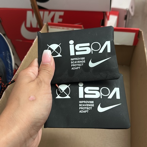 Nike  size 8 women’s ! Only used 3 times. Comes with extra laces & original box - Picture 4 of 5